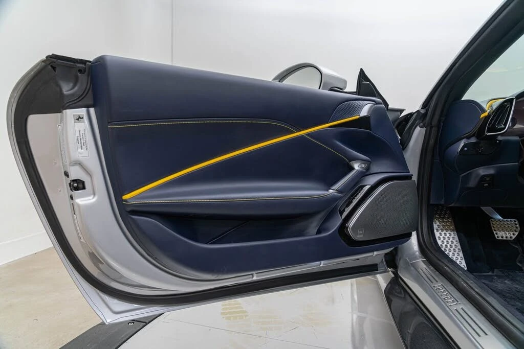 2024 Ferrari Roma Spider - Image 17 of 31
