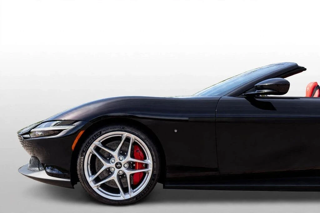 2024 Ferrari Roma Spider - Image 28 of 31