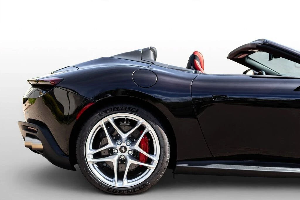 2024 Ferrari Roma Spider - Image 17 of 31