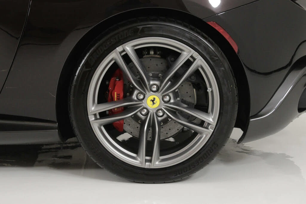 2024 Ferrari Roma Spider - Image 25 of 31