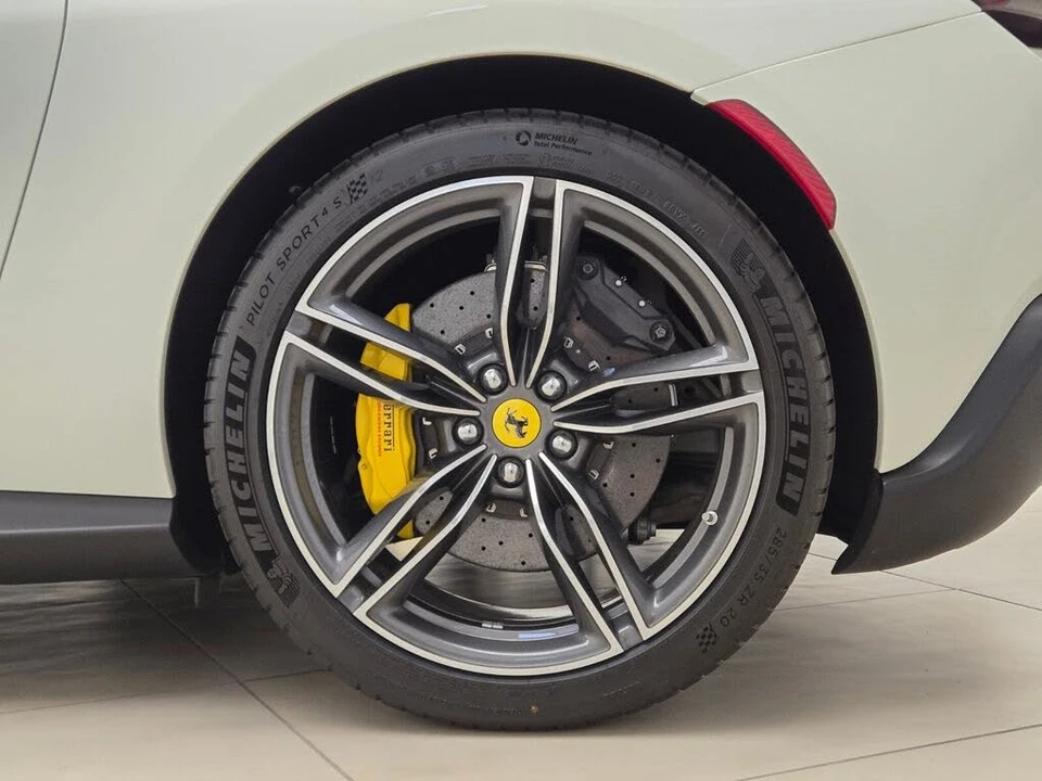 2024 Ferrari Roma Spider - Image 15 of 31