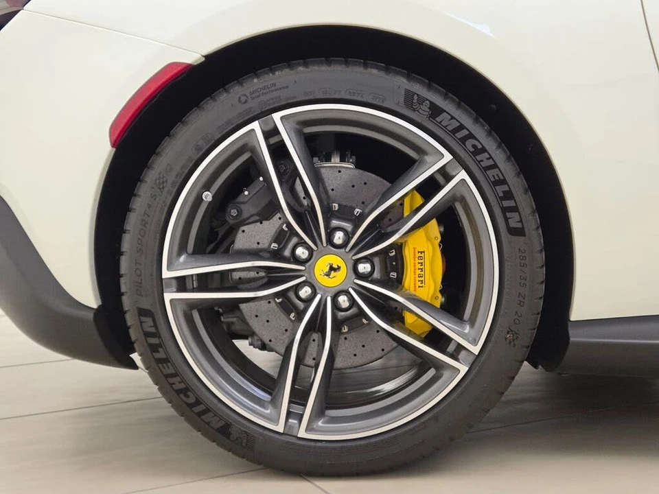 2024 Ferrari Roma Spider - Image 7 of 31