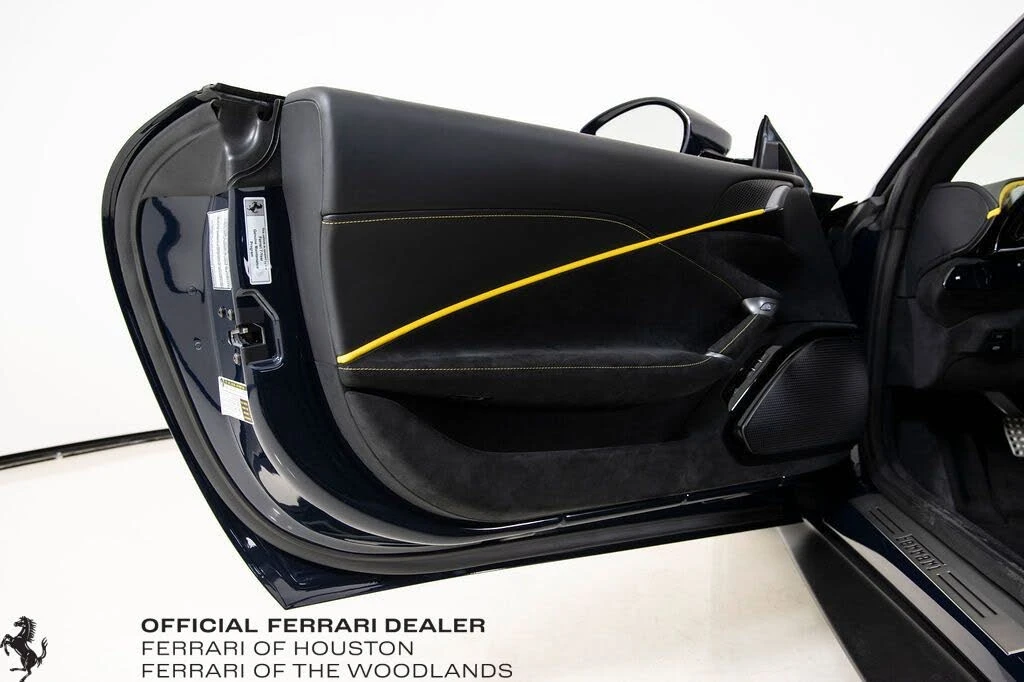 2024 Ferrari Roma Spider - Image 24 of 31