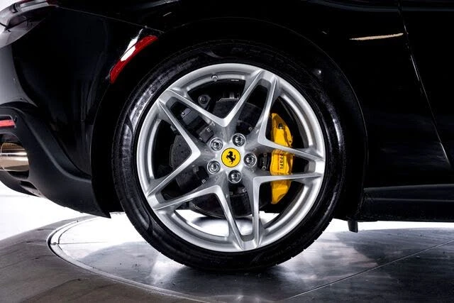 2024 Ferrari Roma Spider - Image 19 of 31