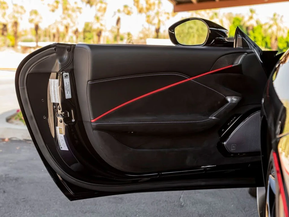 2024 Ferrari Roma Spider - Image 15 of 31