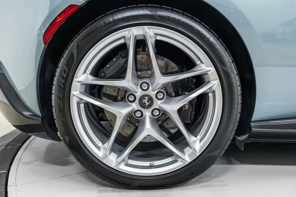 2024 Ferrari Roma Spider - Image 17 of 31
