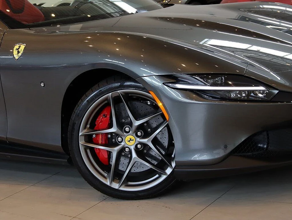 2024 Ferrari Roma Spider - Image 9 of 31