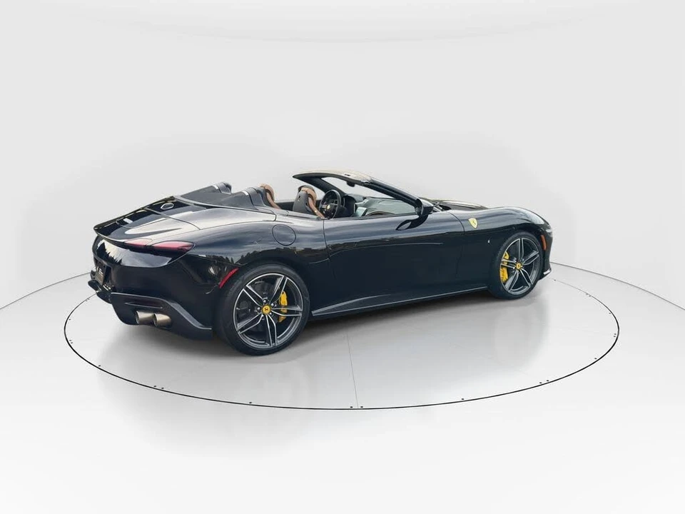 2024 Ferrari Roma Spider - Image 8 of 31