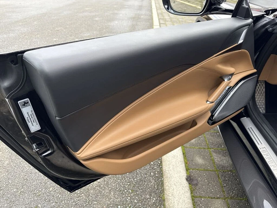 2024 Ferrari Roma Spider - Image 28 of 31