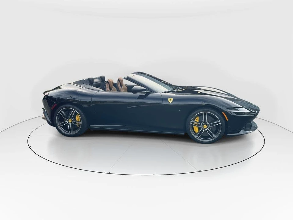 2024 Ferrari Roma Spider - Image 9 of 31