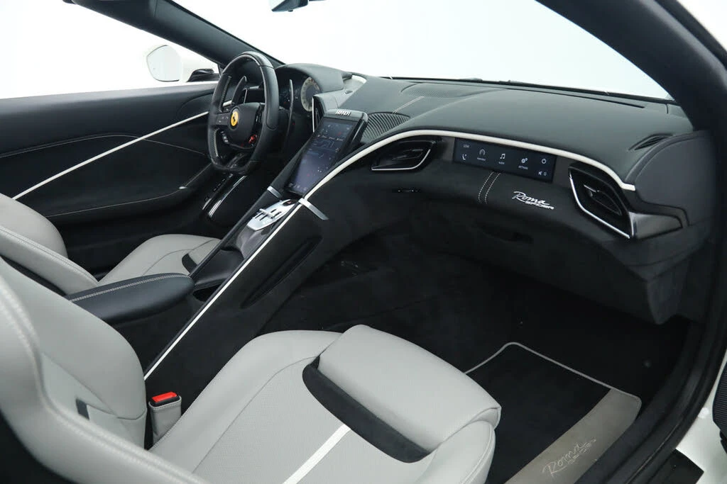 2024 Ferrari Roma Spider - Image 21 of 31