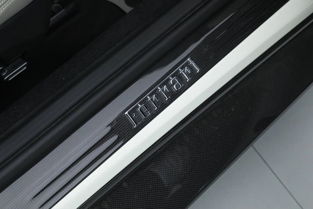 2024 Ferrari Roma Spider - Image 26 of 31