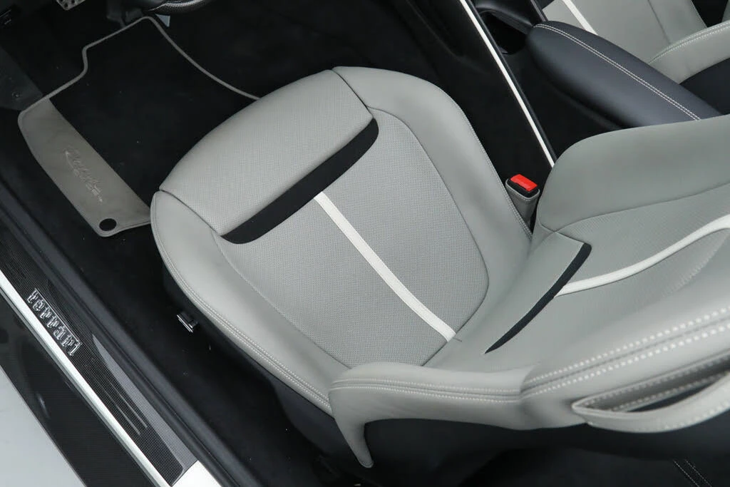 2024 Ferrari Roma Spider - Image 28 of 31
