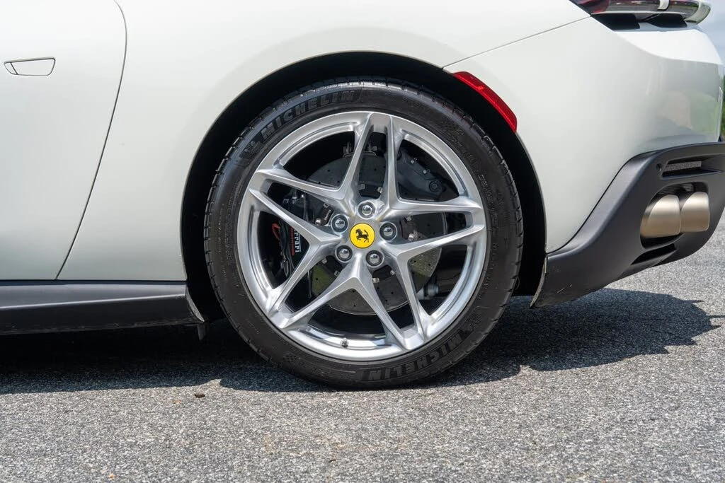 2024 Ferrari Roma Spider - Image 12 of 31