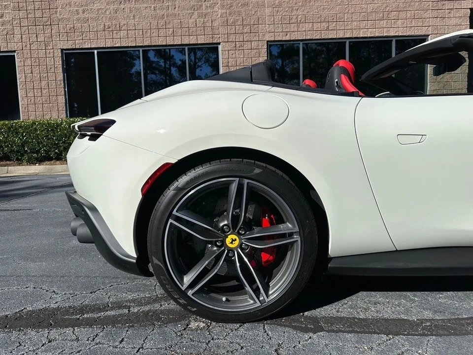 2024 Ferrari Roma Spider - Image 14 of 21