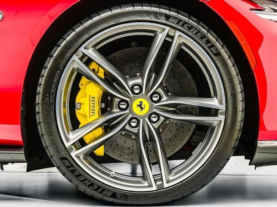 2024 Ferrari Roma Spider - Image 28 of 31