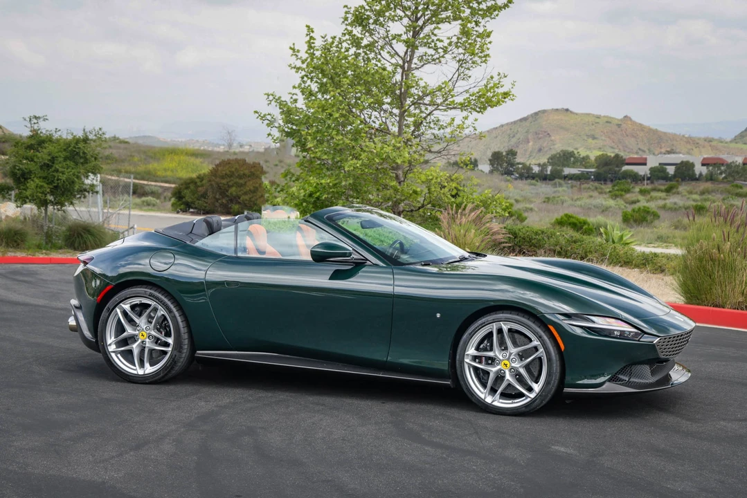 2024 Ferrari Roma Spider - Image 16 of 31