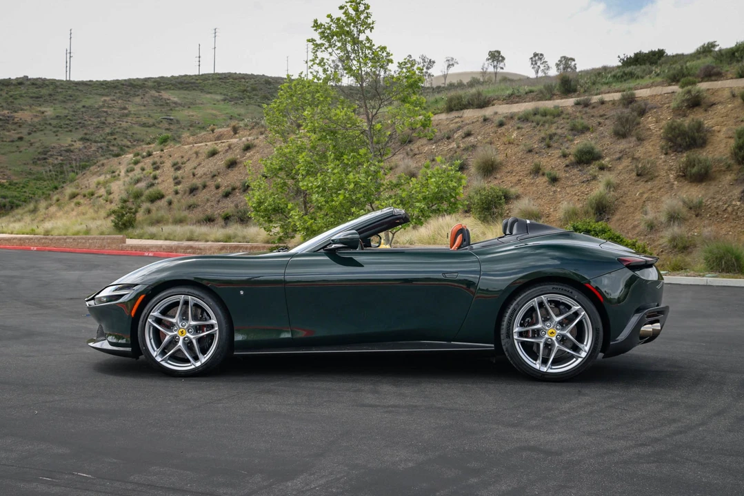 2024 Ferrari Roma Spider - Image 6 of 31