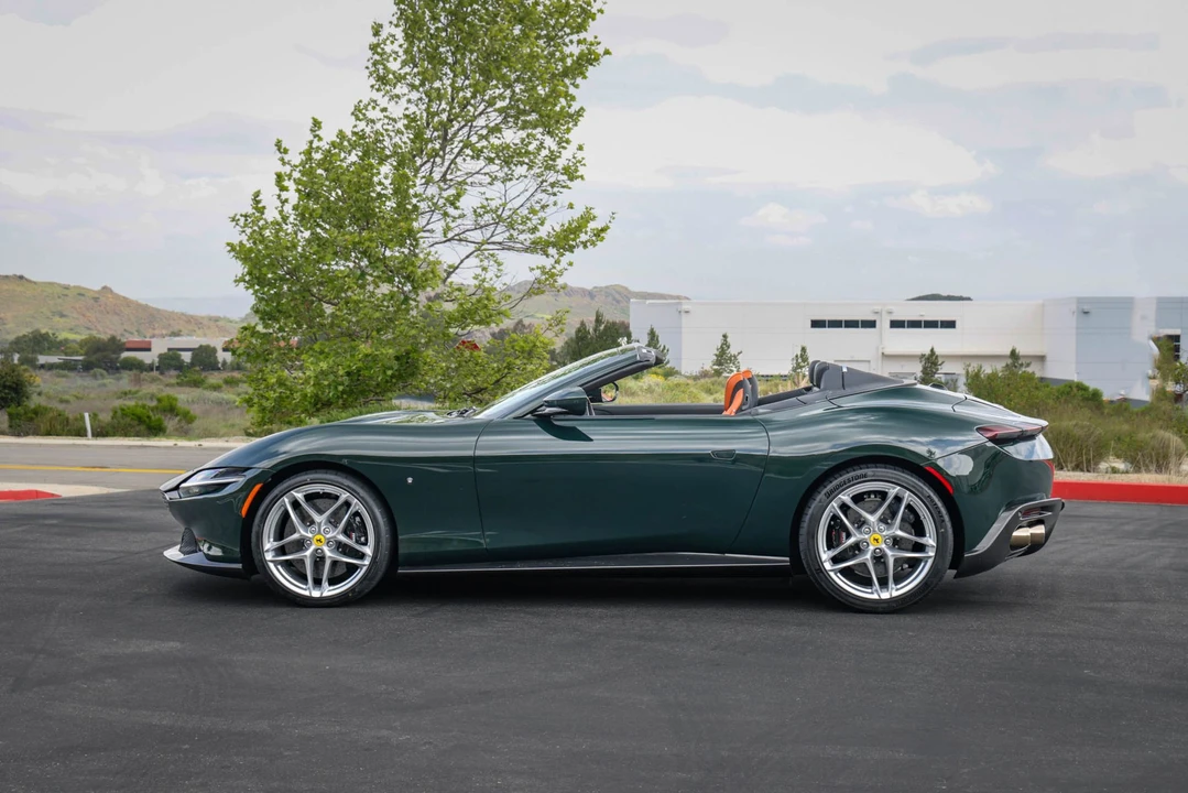 2024 Ferrari Roma Spider - Image 7 of 31