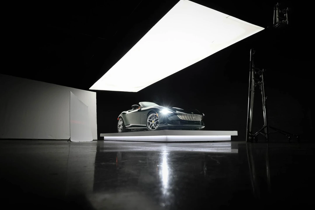 2024 Ferrari Roma Spider - Image 28 of 31