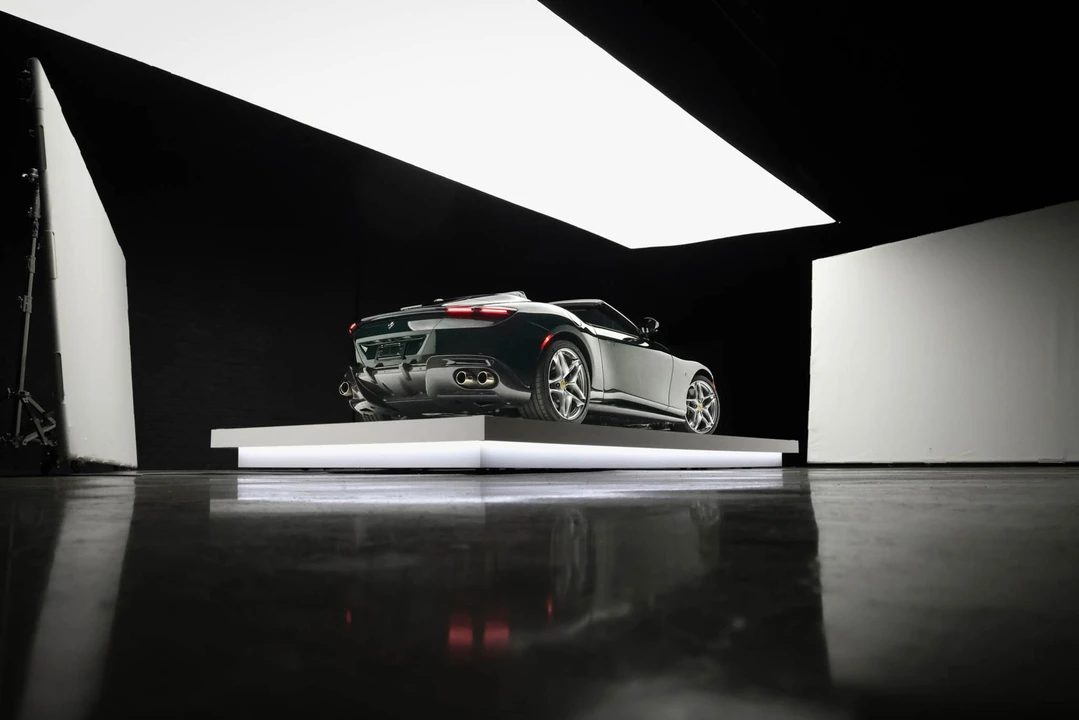 2024 Ferrari Roma Spider - Image 27 of 31