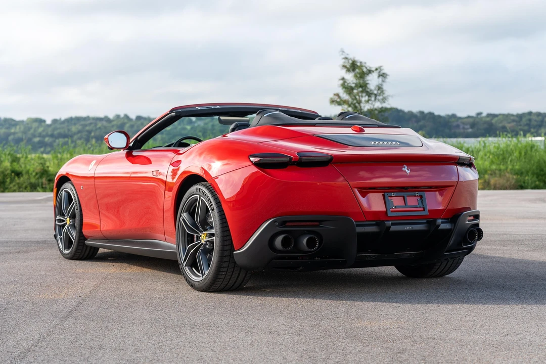 2024 Ferrari Roma Spider - Image 15 of 31