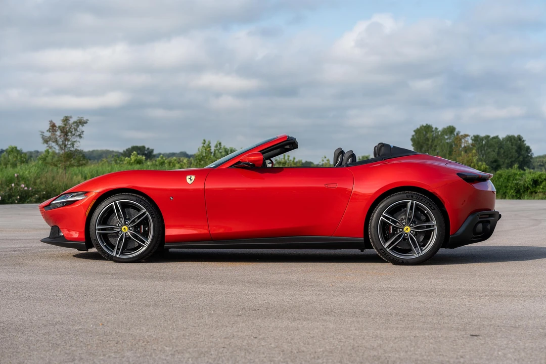 2024 Ferrari Roma Spider - Image 13 of 31