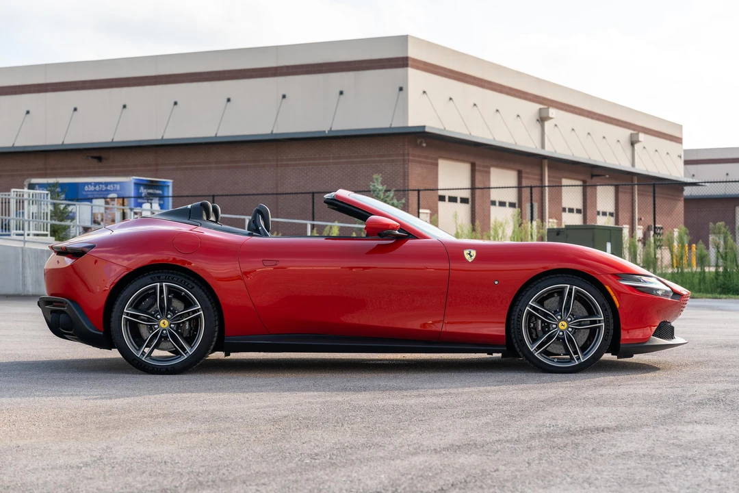 2024 Ferrari Roma Spider - Image 23 of 31