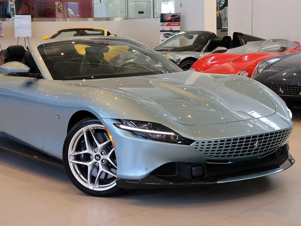 2024 Ferrari Roma Spider - Image 30 of 31