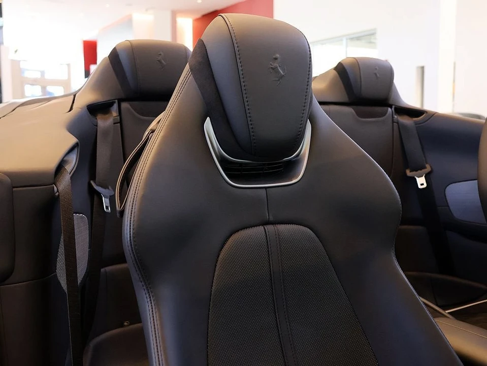 2024 Ferrari Roma Spider - Image 22 of 31