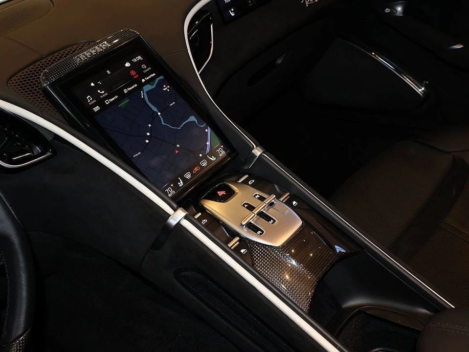 2024 Ferrari Roma Spider - Image 27 of 31