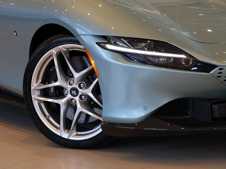 2024 Ferrari Roma Spider - Image 7 of 31