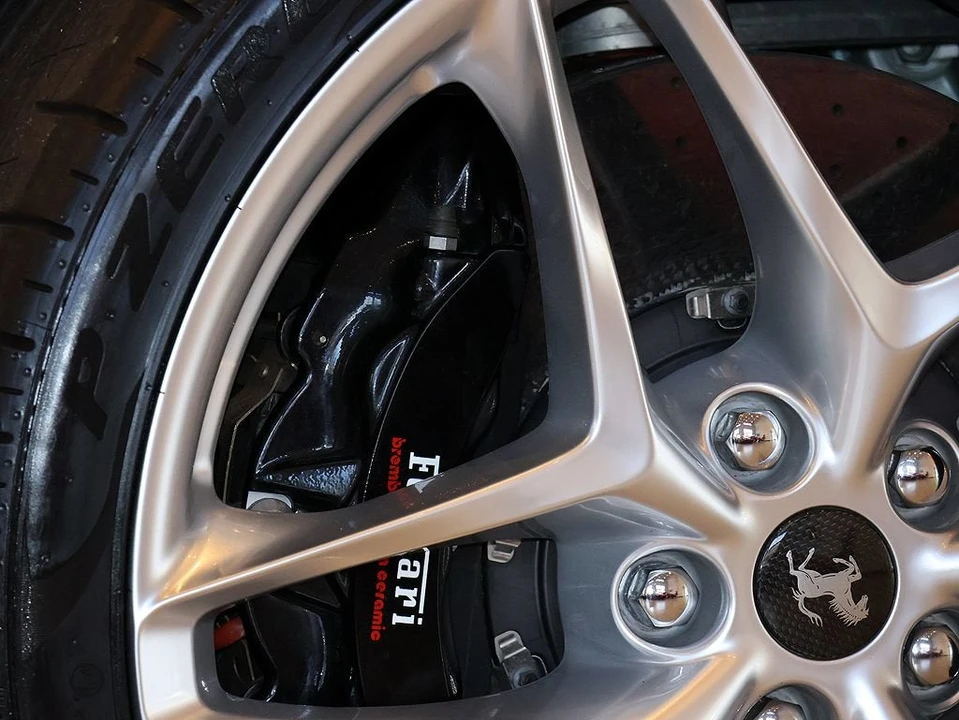 2024 Ferrari Roma Spider - Image 10 of 31