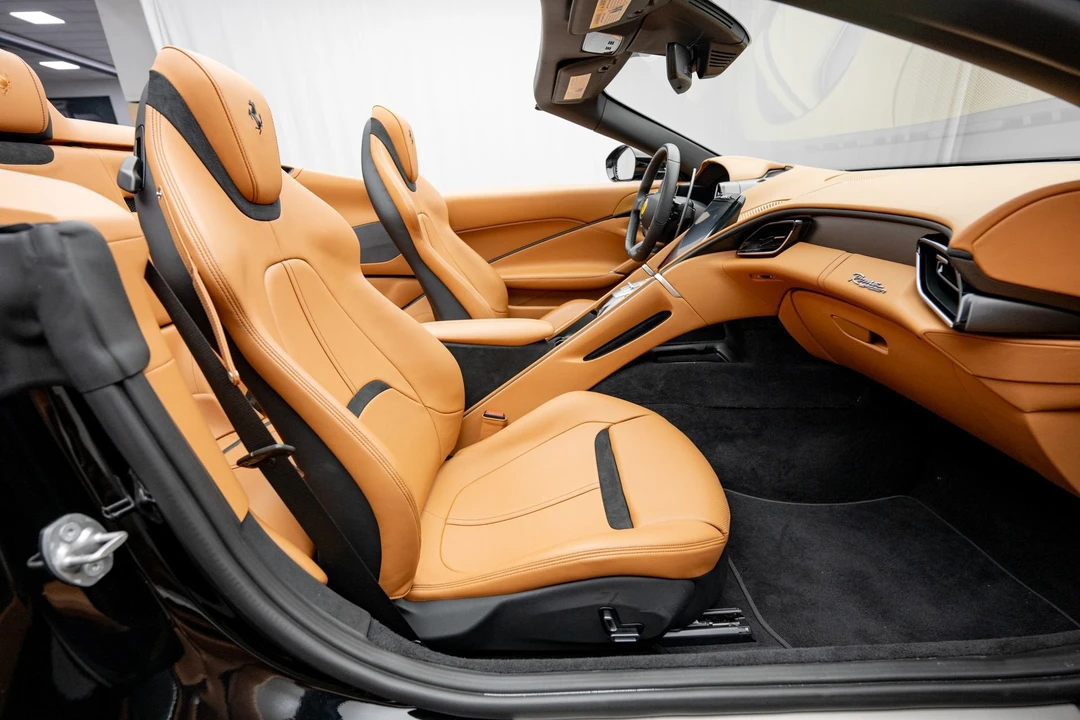 2024 Ferrari Roma Spider - Image 19 of 31