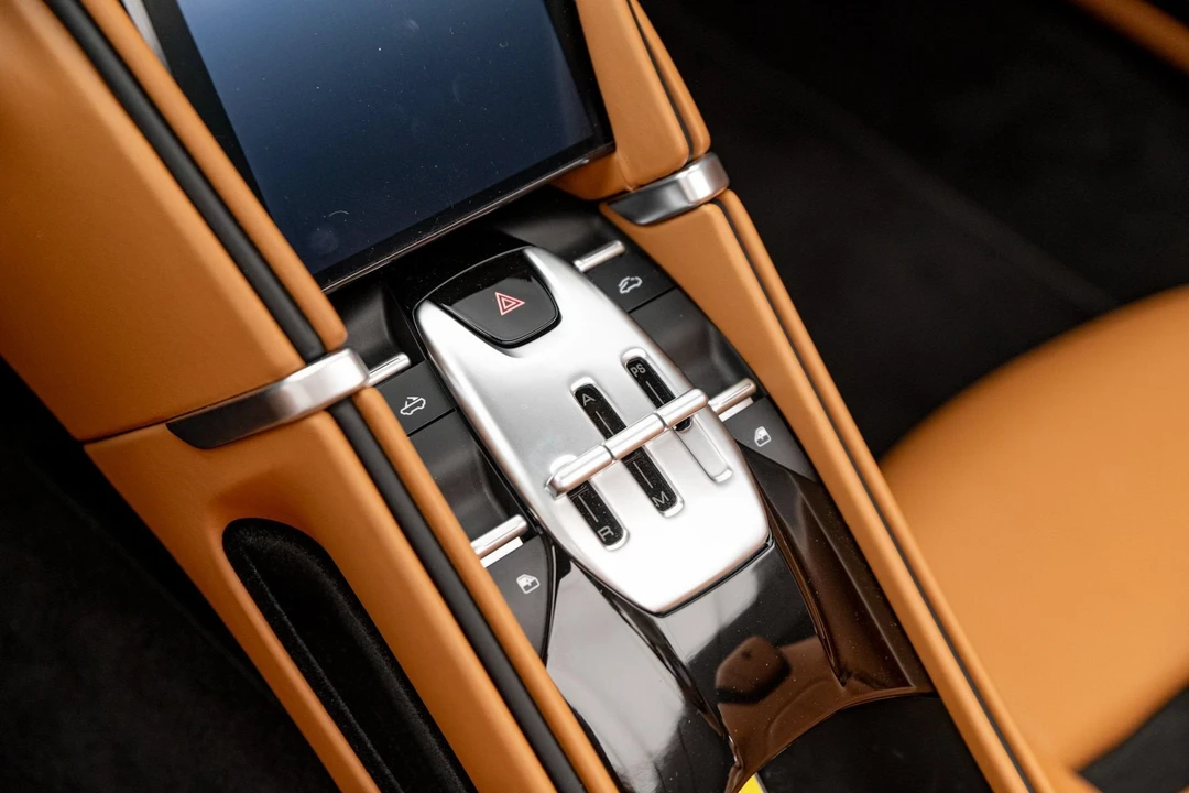 2024 Ferrari Roma Spider - Image 24 of 31