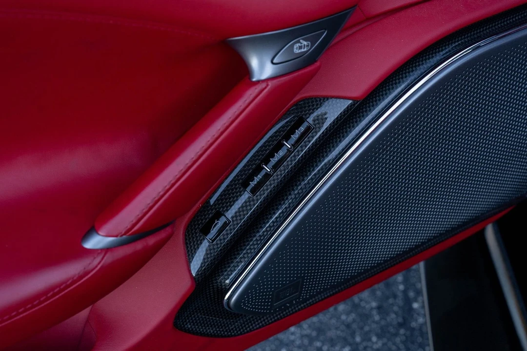 2024 Ferrari Roma Spider - Image 29 of 31