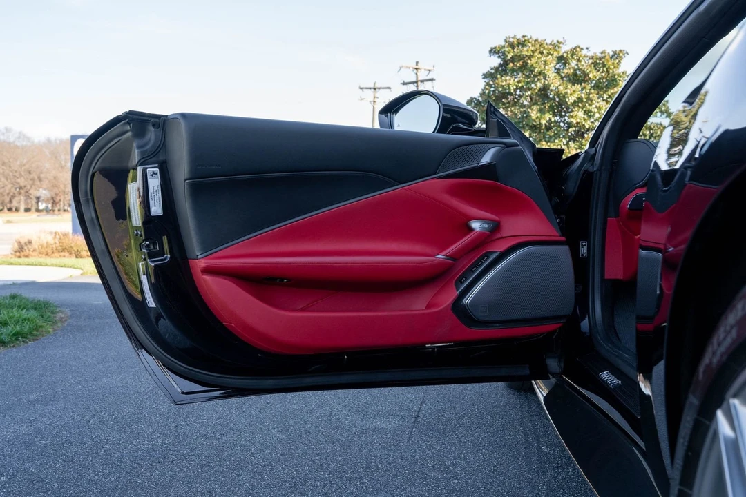 2024 Ferrari Roma Spider - Image 28 of 31