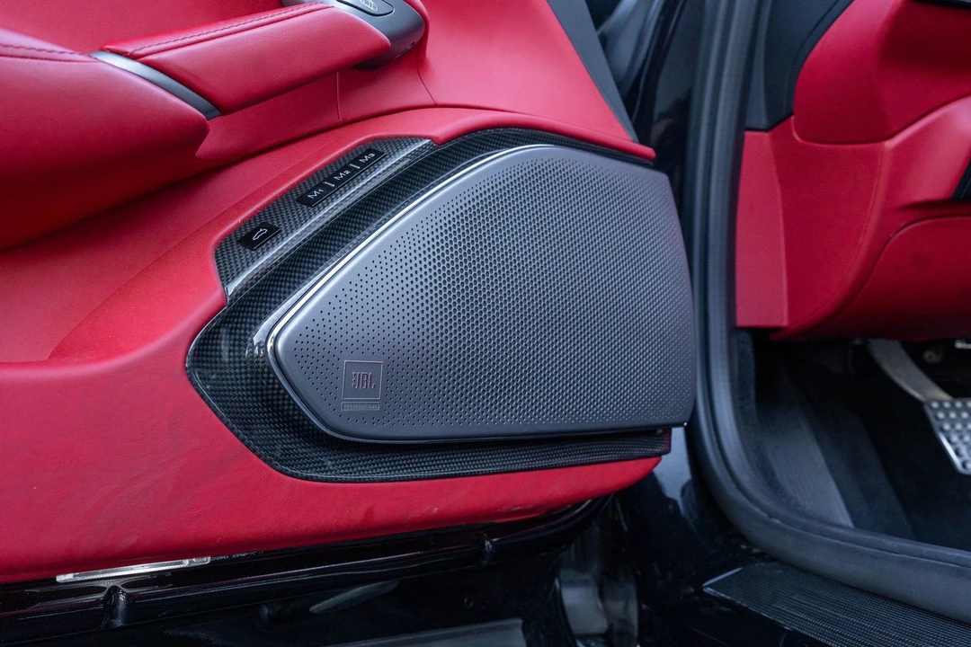 2024 Ferrari Roma Spider - Image 30 of 31