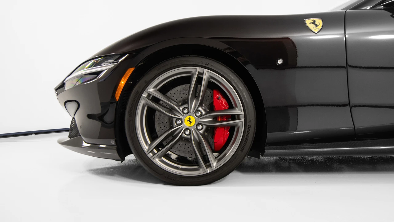 2024 Ferrari Roma Spider - Image 30 of 31