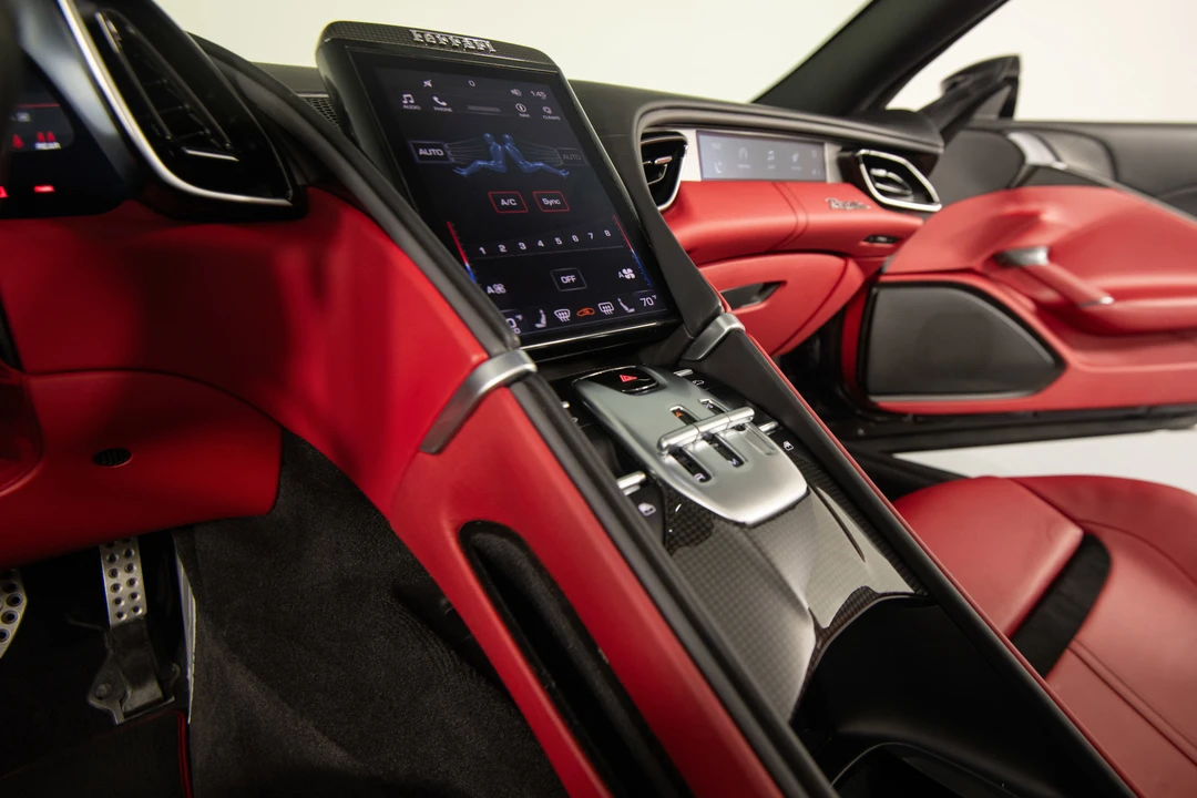 2024 Ferrari Roma Spider - Image 16 of 31