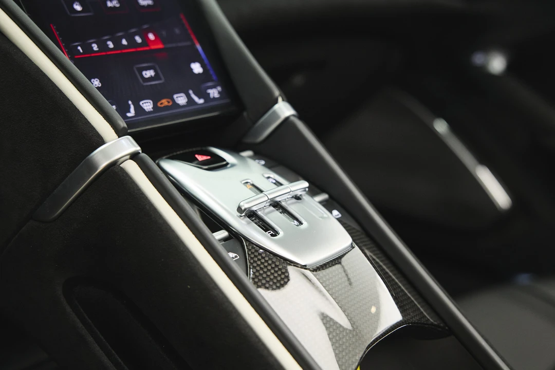 2024 Ferrari Roma Spider - Image 27 of 31