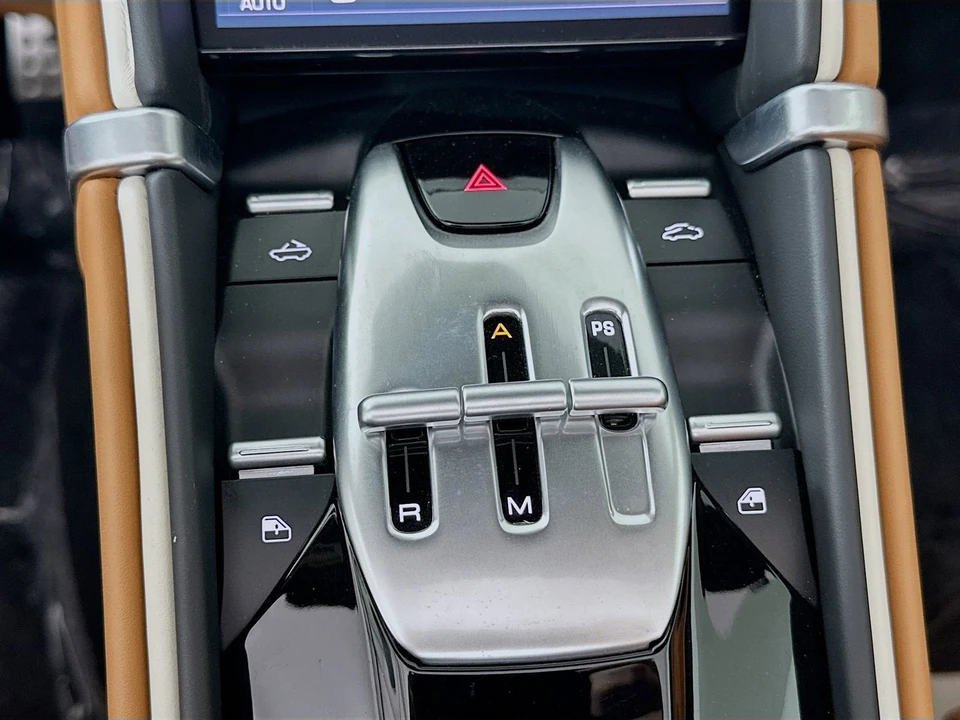 2024 Ferrari Roma Spider - Image 29 of 31