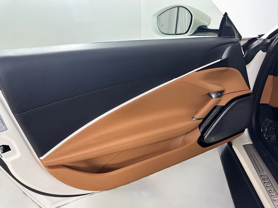 2024 Ferrari Roma Spider - Image 17 of 31