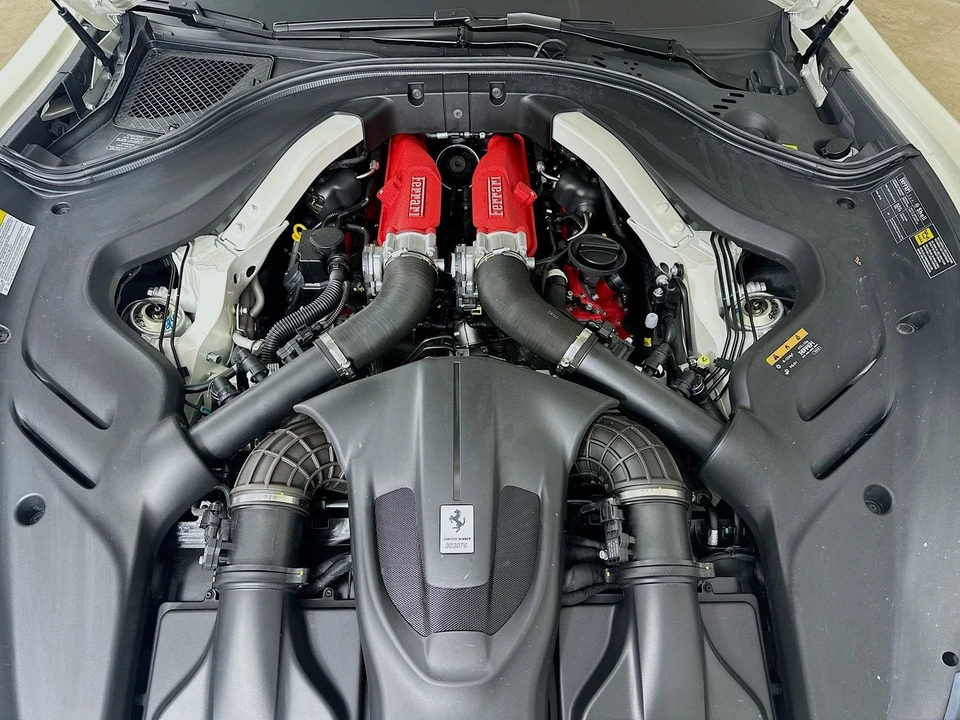 2024 Ferrari Roma Spider - Image 14 of 31