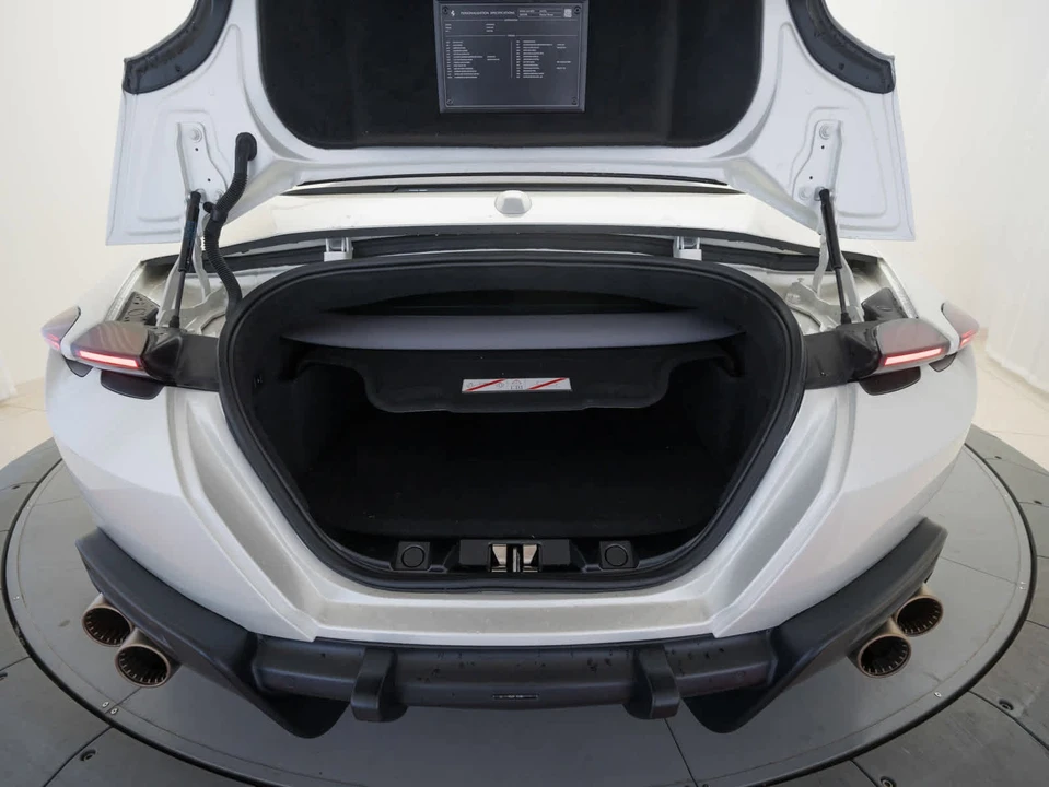 2024 Ferrari Roma Spider - Image 29 of 31