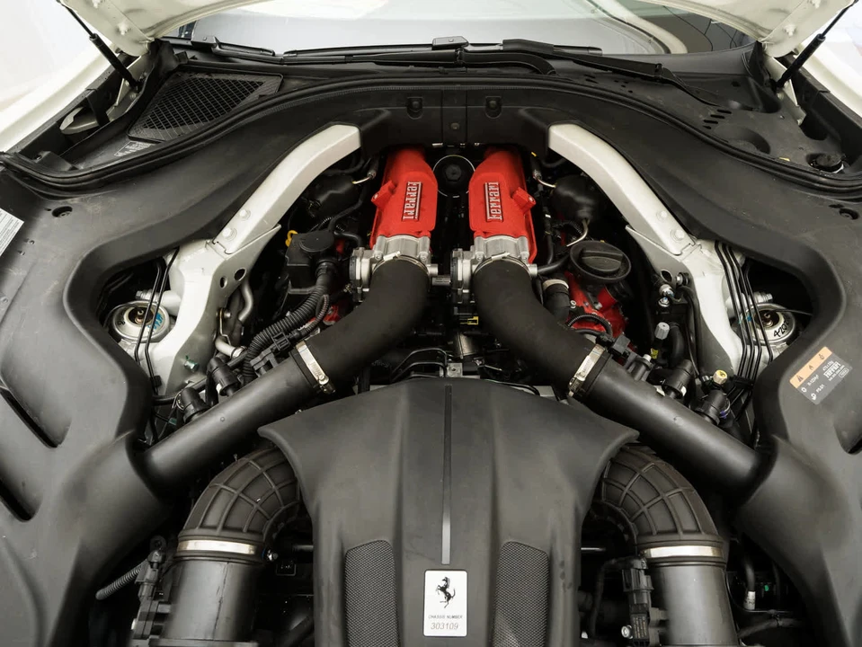 2024 Ferrari Roma Spider - Image 30 of 31