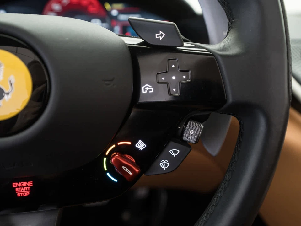 2024 Ferrari Roma Spider - Image 21 of 31