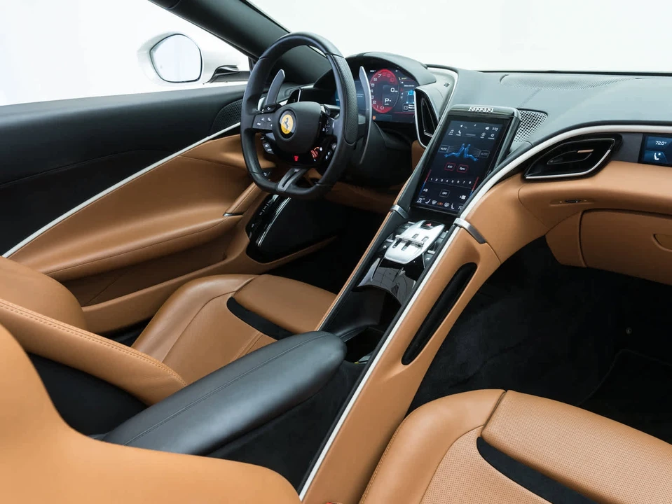 2024 Ferrari Roma Spider - Image 28 of 31