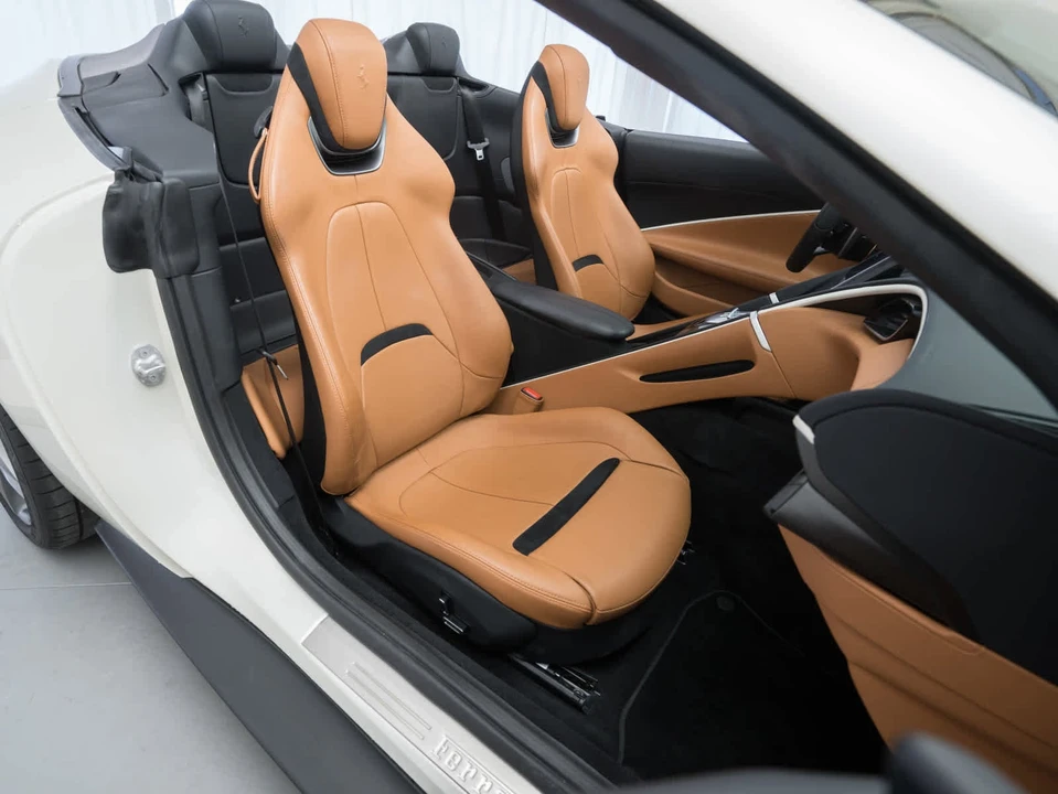 2024 Ferrari Roma Spider - Image 14 of 31