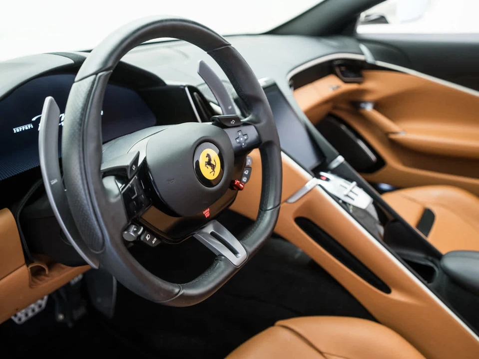 2024 Ferrari Roma Spider - Image 18 of 31
